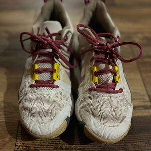 Men’s size 9 Nike basketball shoes